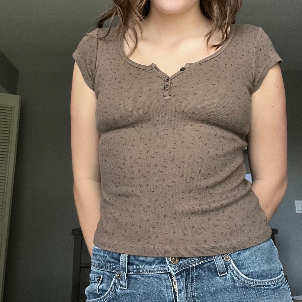 BRANDY MELVILLE TEE☕️